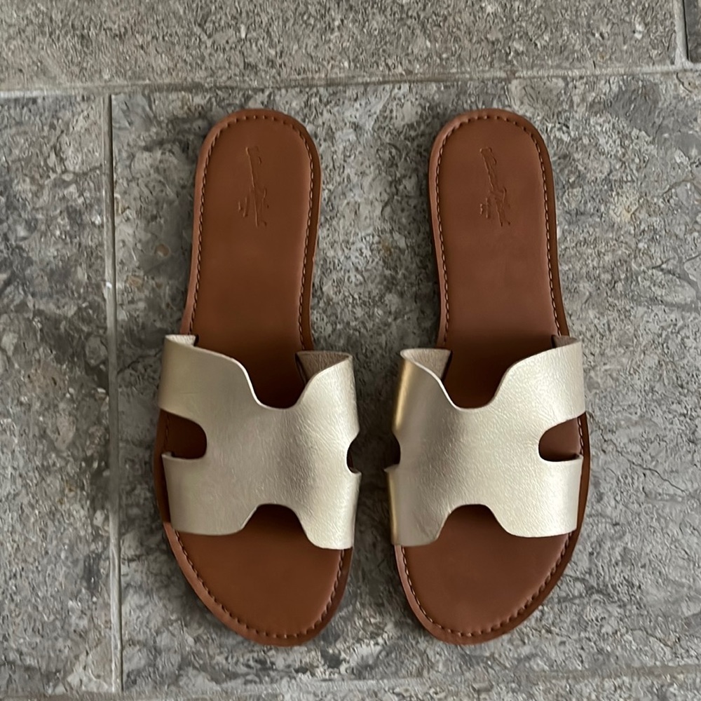 Gold slip ons. Gently worn. Great for summer. Similar to the Hermes style.